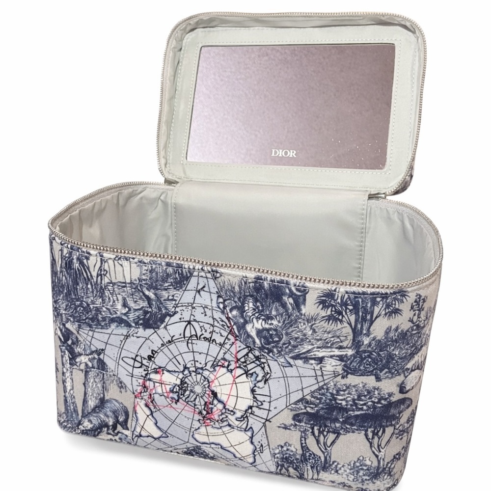 ✨ Christian Dior “Around the World” Vanity Travel Case – GWP ✨ - Picture 2 of 8